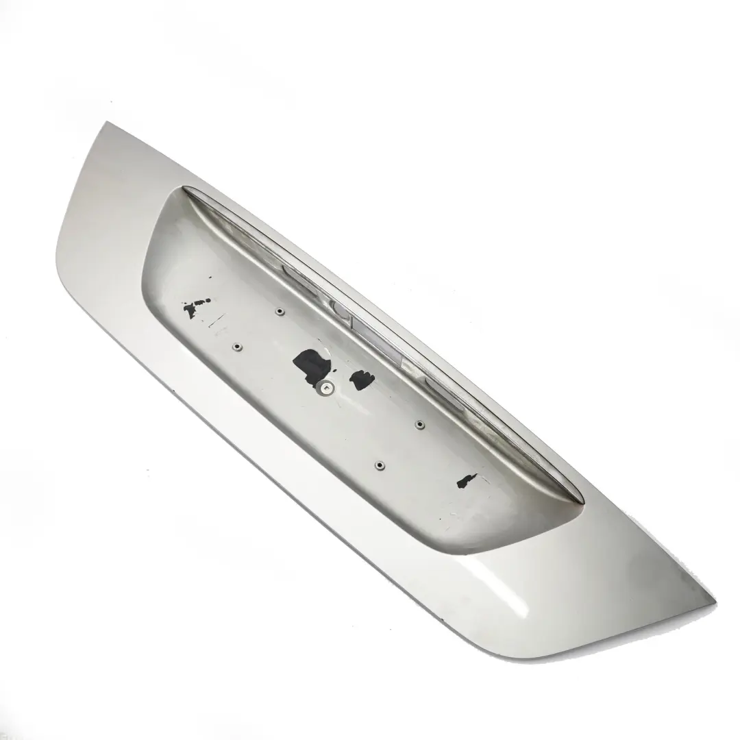 Mercedes W211 Plaque d'immatriculation de coffre argent brillant - SKU A2117500237-BRS - Numéro de pièce A2117500237