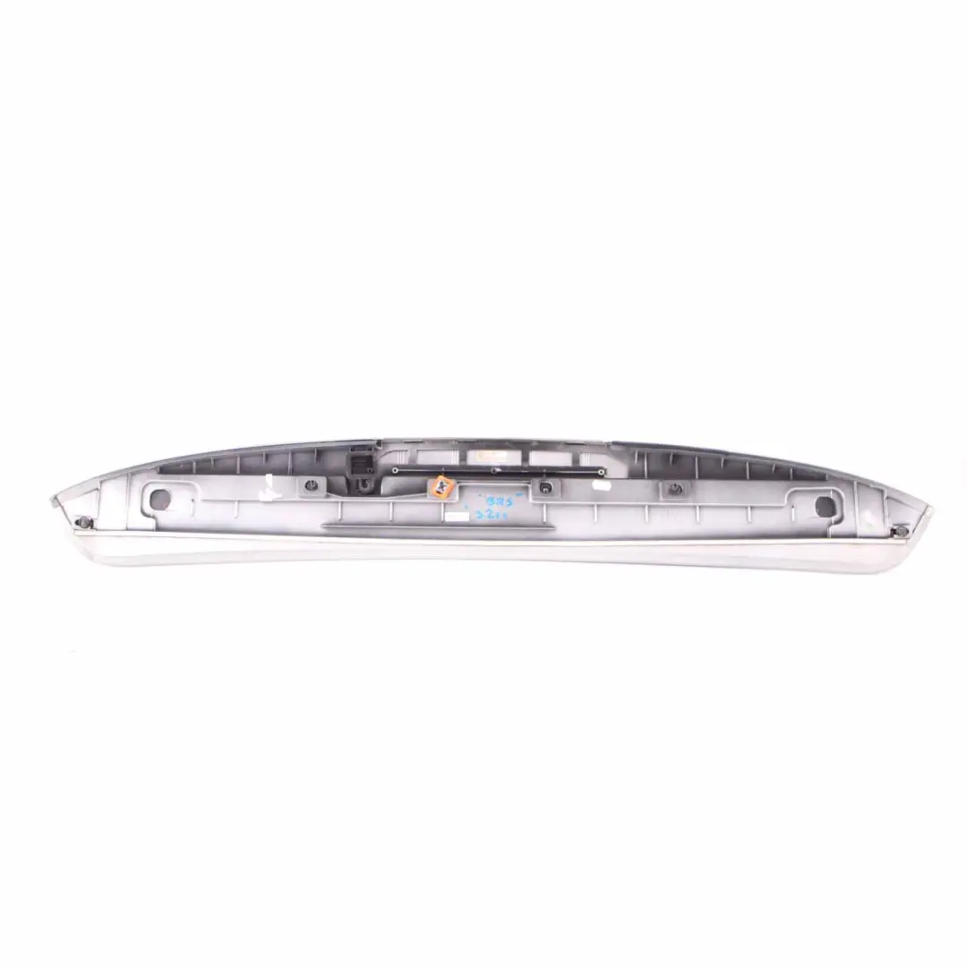 Alerón trasero del portón trasero Mercedes W211 Estate Plata Brillante - 744 para con número de pieza A2117900188 Alerón trasero del portón trasero Mercedes W211 Estate Plata Brillante - 744 - SKU A2117900188-BRS - Número de pieza A2117900188