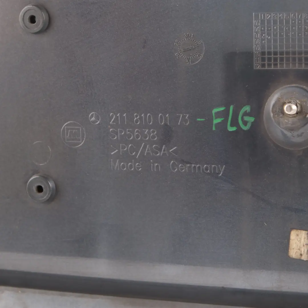 Blenda Dokładka Klapy Bagażnika Tył do Mercedes W211 o numerze A2118100173 Mercedes W211 Blenda Dokładka Klapy Bagażnika Tył - SKU A2118100173-FLG - Numer Części A2118100173