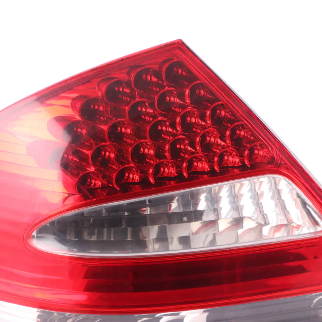 Mercedes W211 Tylna Lampa Lewe światło Tylne Avantgarde - SKU A2118200564 - Numer Części A2118200564