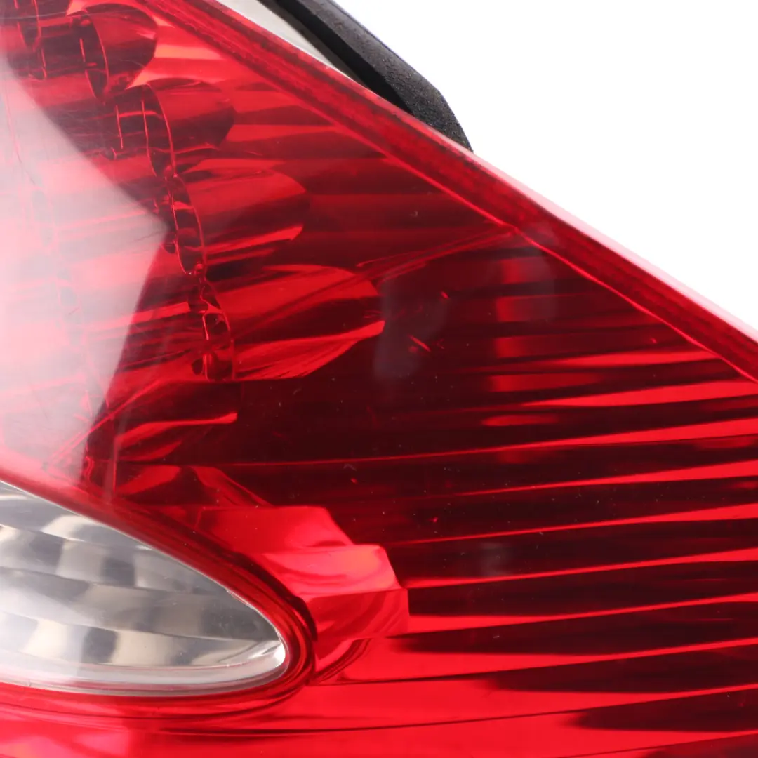 Lamp Right O/S Tail Light Avantgarde to Mercedes W211 Saloon Rear with Part number A2118200664 Mercedes W211 Saloon Rear Lamp Right O/S Tail Light Avantgarde - SKU A2118200664 - Part number A2118200664