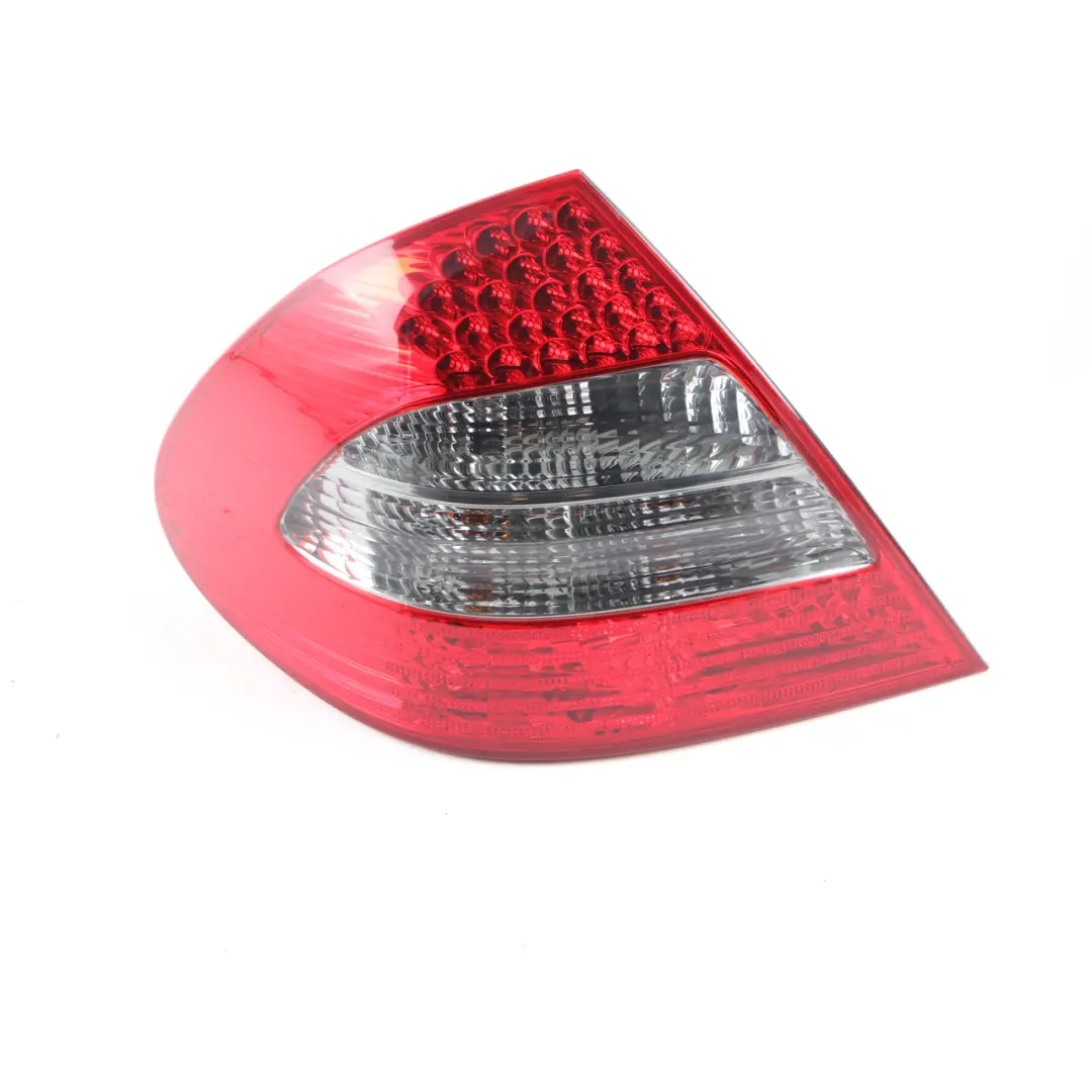 Piloto trasero Mercedes W211 Izquierda Luz trasera Avantgarde para con número de pieza A2118202564 Piloto trasero Mercedes W211 Izquierda Luz trasera Avantgarde - SKU A2118202564 - Número de pieza A2118202564