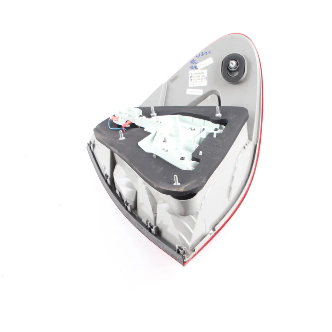 Piloto trasero Mercedes W211 Izquierda Luz trasera Avantgarde para con número de pieza A2118202564 Piloto trasero Mercedes W211 Izquierda Luz trasera Avantgarde - SKU A2118202564 - Número de pieza A2118202564