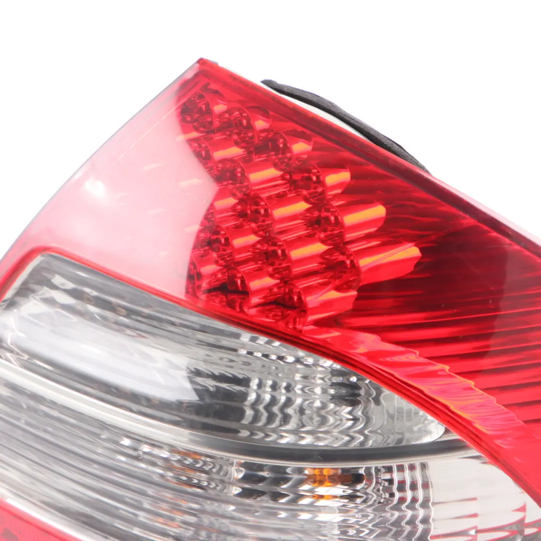 Feu arrière Mercedes W211 Saloon Feu arrière droit Avantgarde pour à propos du numéro de pièce A2118202664 Feu arrière Mercedes W211 Saloon Feu arrière droit Avantgarde - SKU A2118202664 - Numéro de pièce A2118202664