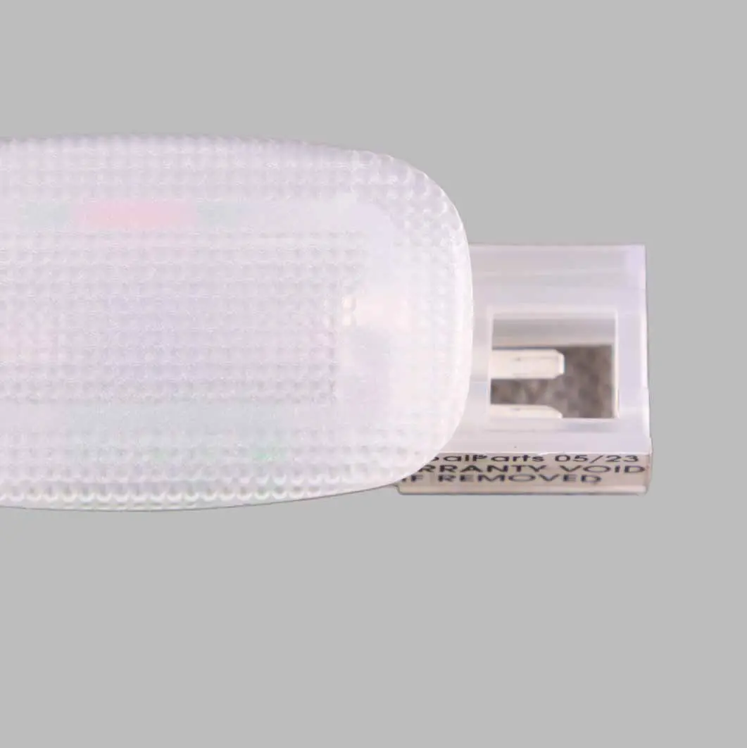 Lampka Oświetlenie Kabiny do MERCEDES W211 W169 W245 o numerze A2118203801 MERCEDES W211 W169 W245 Lampka Oświetlenie Kabiny - SKU A2118203801 - Numer Części A2118203801