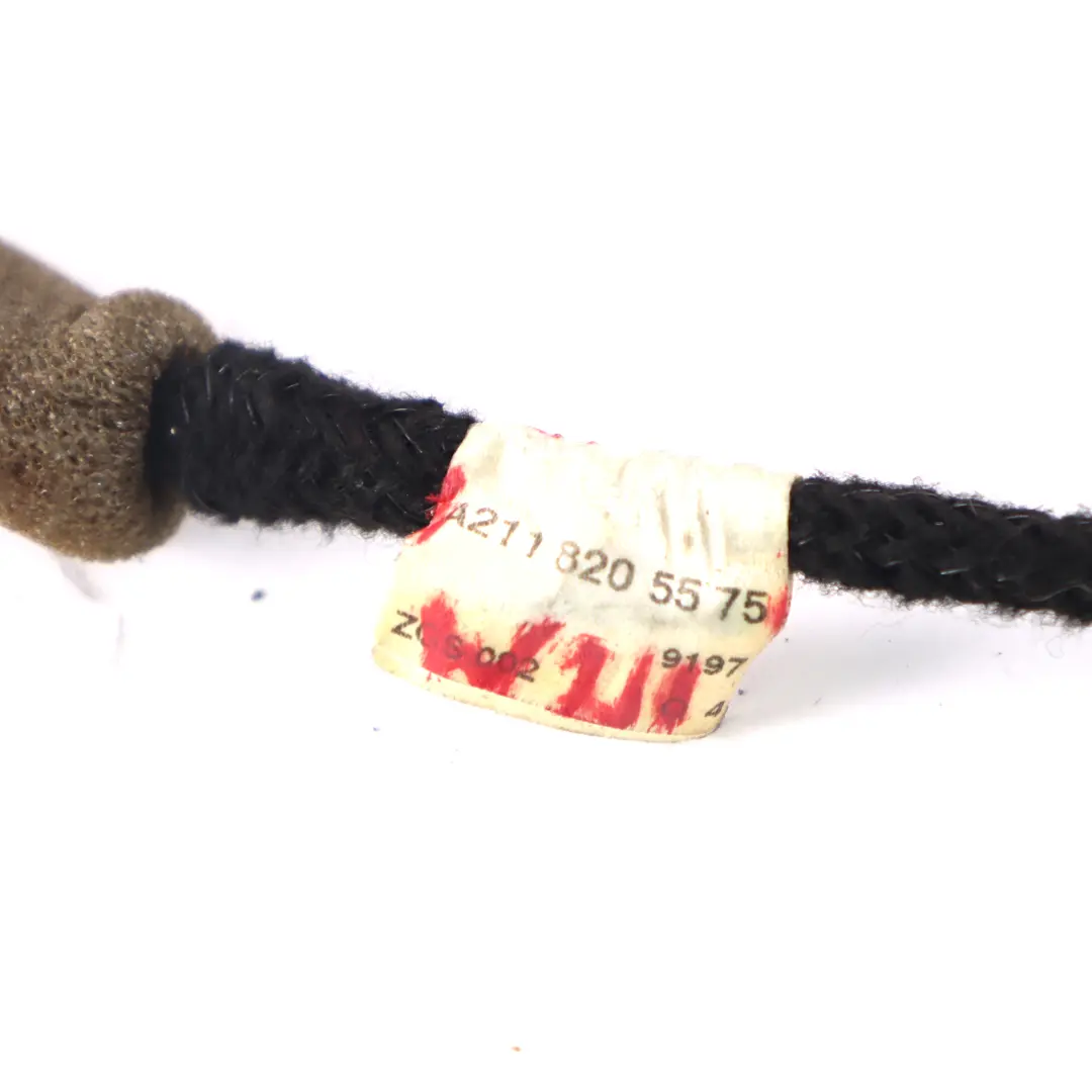 Antenne de toit Shark Noir Obsidien Métallisé 197 pour Mercedes C219 à propos du numéro de pièce A2118205575 Mercedes C219 Antenne de toit Shark Noir Obsidien Métallisé 197 - SKU A2118205575-OB - Numéro de pièce A2118205575