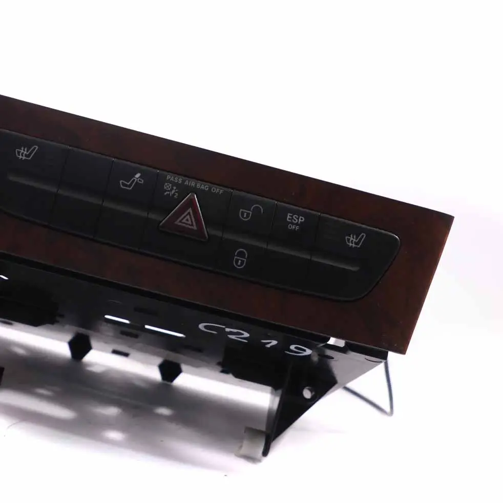 Panneau Commandes Console ESP Hazard Chauffé Bois pour Mercedes CLS C219 à propos du numéro de pièce A2118210981 Mercedes CLS C219 Panneau Commandes Console ESP Hazard Chauffé Bois - SKU A2118210981-1 - Numéro de pièce A2118210981