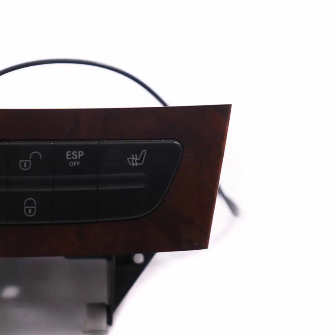 W219 Panel Przełączników do Mercedes o numerze A2118210981 Mercedes W219 Panel Przełączników - SKU A2118210981-1 - Numer Części A2118210981