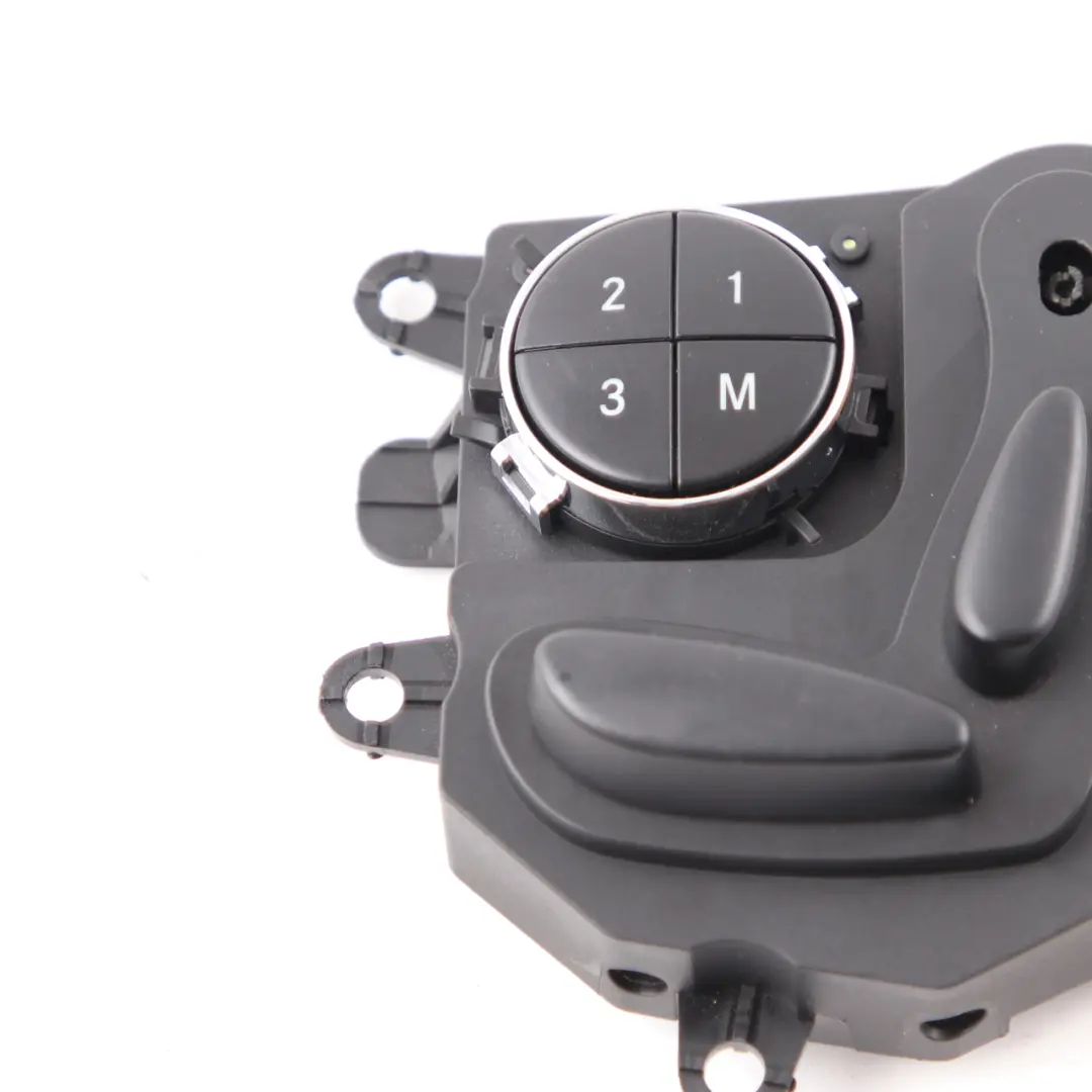 Interruttore regolazione controllo anteriore destro A0008008078 per Mercedes W204 con numero di parte A2118215279 Mercedes W204 Interruttore regolazione controllo anteriore destro A0008008078 - SKU A2118215279 - Numero di parte A2118215279