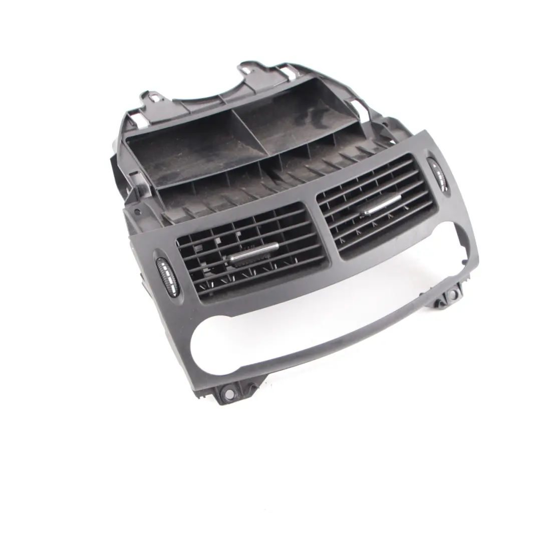 Griglia aria fresca anteriore centro sfiato cruscotto per Mercedes W211 con numero di parte A2118301954 Mercedes W211 Griglia aria fresca anteriore centro sfiato cruscotto - SKU A2118301954 - Numero di parte A2118301954