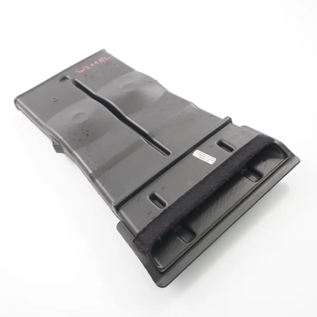 Conducto Aire Canal Trasero Izquierdo Derecho para Mercedes W211 CLS C219 con número de pieza A2118310545 Mercedes W211 CLS C219 Conducto Aire Canal Trasero Izquierdo Derecho - SKU A2118310545 - Número de pieza A2118310545