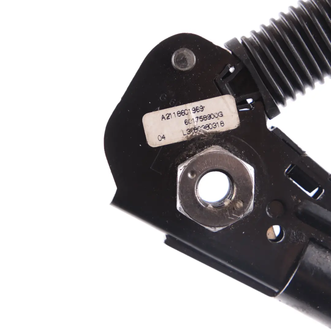  Hebilla del cinturón de seguridad Mercedes W211 C219 Tensor delantero izquierdo - SKU A2118601969 - Número de pieza A2118601969