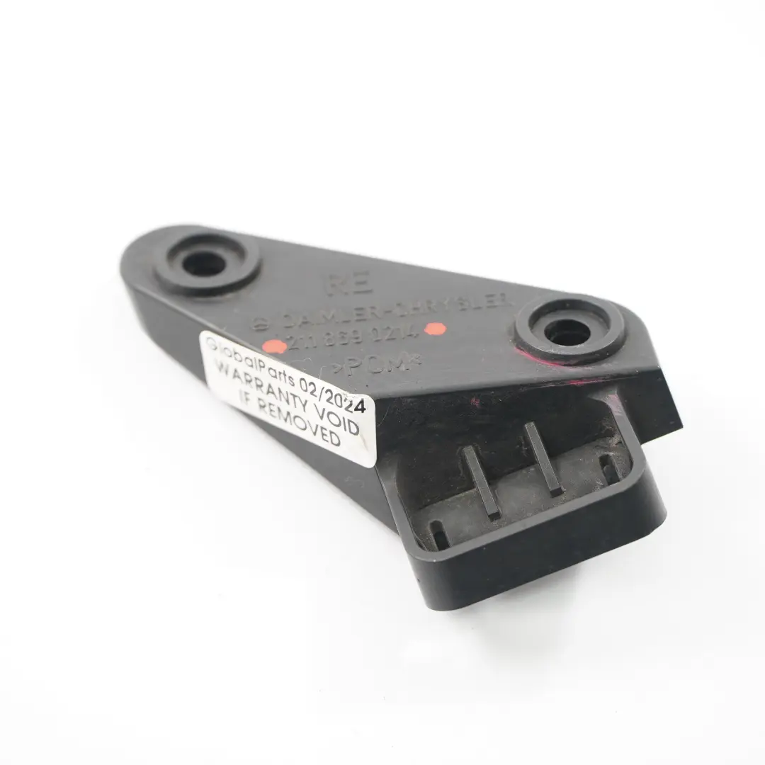 Uchwyt Mocowanie Spryskiwacza Reflektorów do Mercedes W211 o numerze A2118690214 Mercedes W211 Uchwyt Mocowanie Spryskiwacza Reflektorów - SKU A2118690214 - Numer Części A2118690214