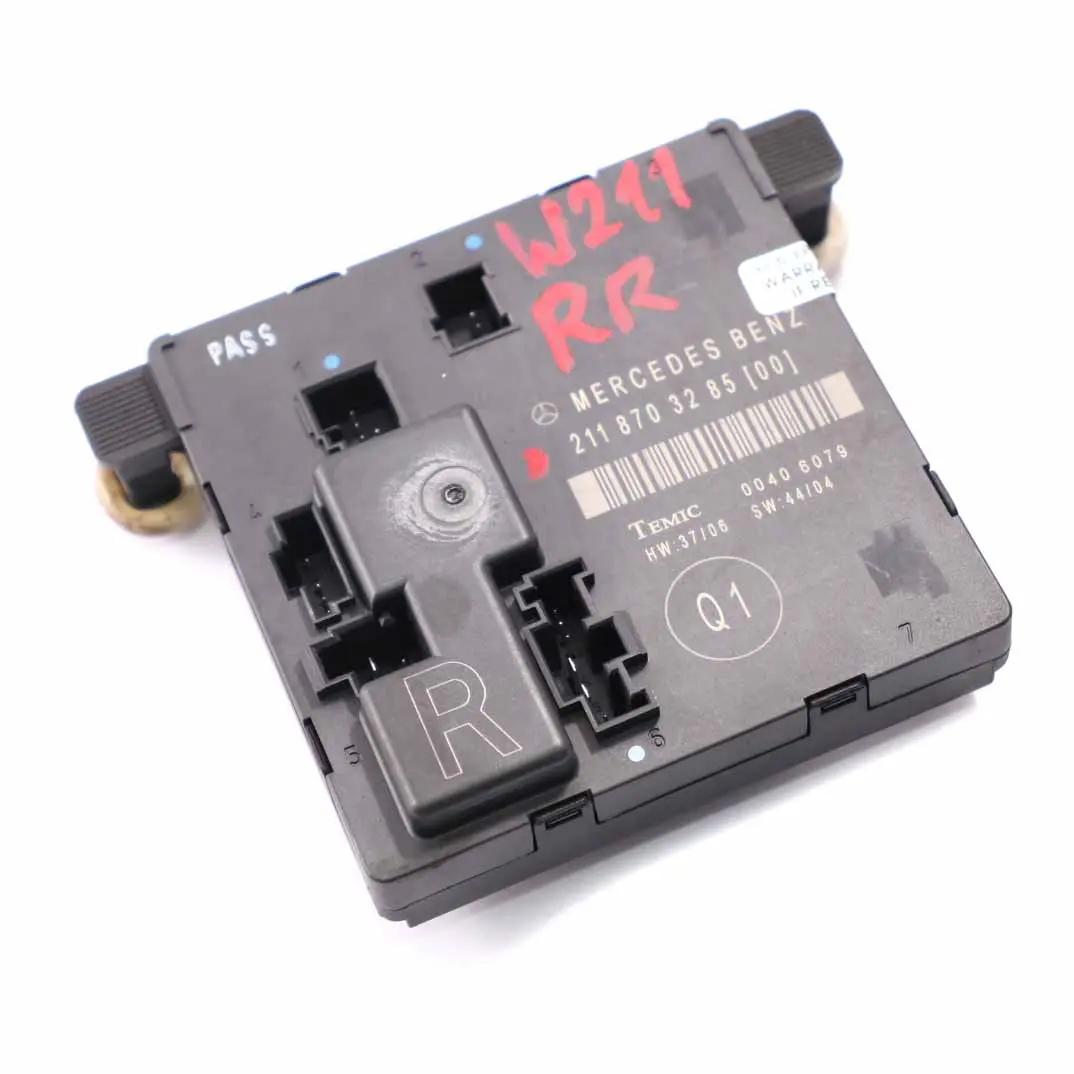 Tür modul hinten rechts Steuergerät ECU für Mercedes W211 mit Teilenummer A2118703285 Mercedes W211 Tür modul hinten rechts Steuergerät ECU - SKU A2118703285 - Teilenummer A2118703285