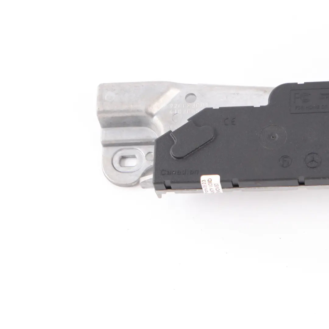 W219 Amplificateur dantenne Module antenne Unité droite pour Mercedes CLS à propos du numéro de pièce A2118709189 Mercedes CLS W219 Amplificateur dantenne Module antenne Unité droite - SKU A2118709189 - Numéro de pièce A2118709189