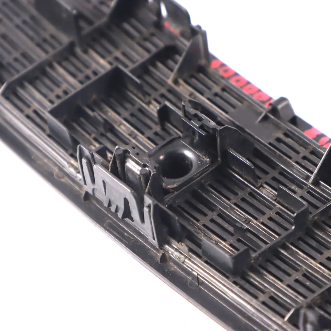 Pannello dell'aria cofano Griglia lavaggio getti nero per Mercedes W211 con numero di parte A2118800005 Mercedes W211 Pannello dell'aria cofano Griglia lavaggio getti nero - SKU A2118800005-OB - Numero di parte A2118800005