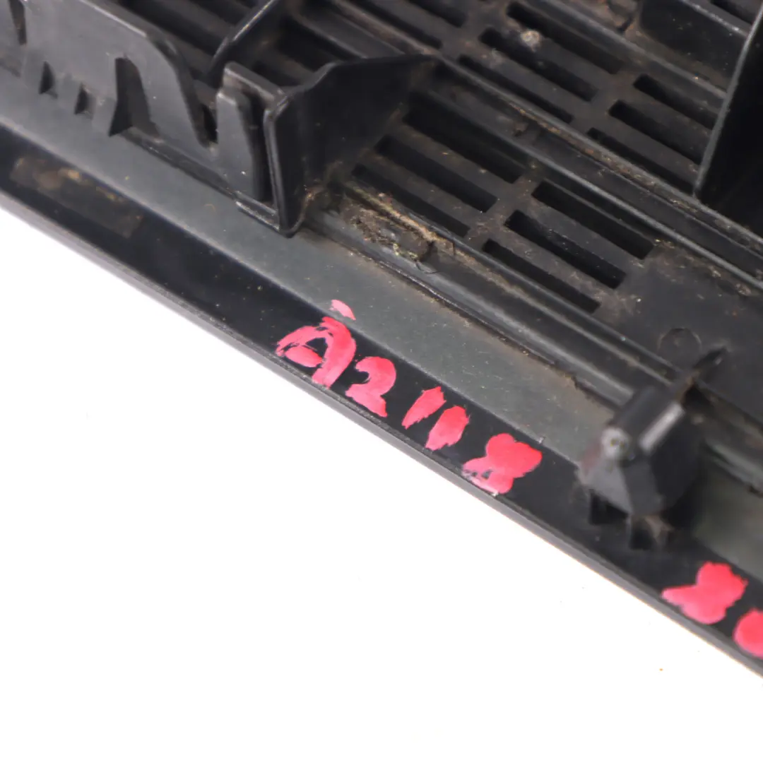 Pannello dell'aria cofano Griglia lavaggio getti nero per Mercedes W211 con numero di parte A2118800005 Mercedes W211 Pannello dell'aria cofano Griglia lavaggio getti nero - SKU A2118800005-OB - Numero di parte A2118800005