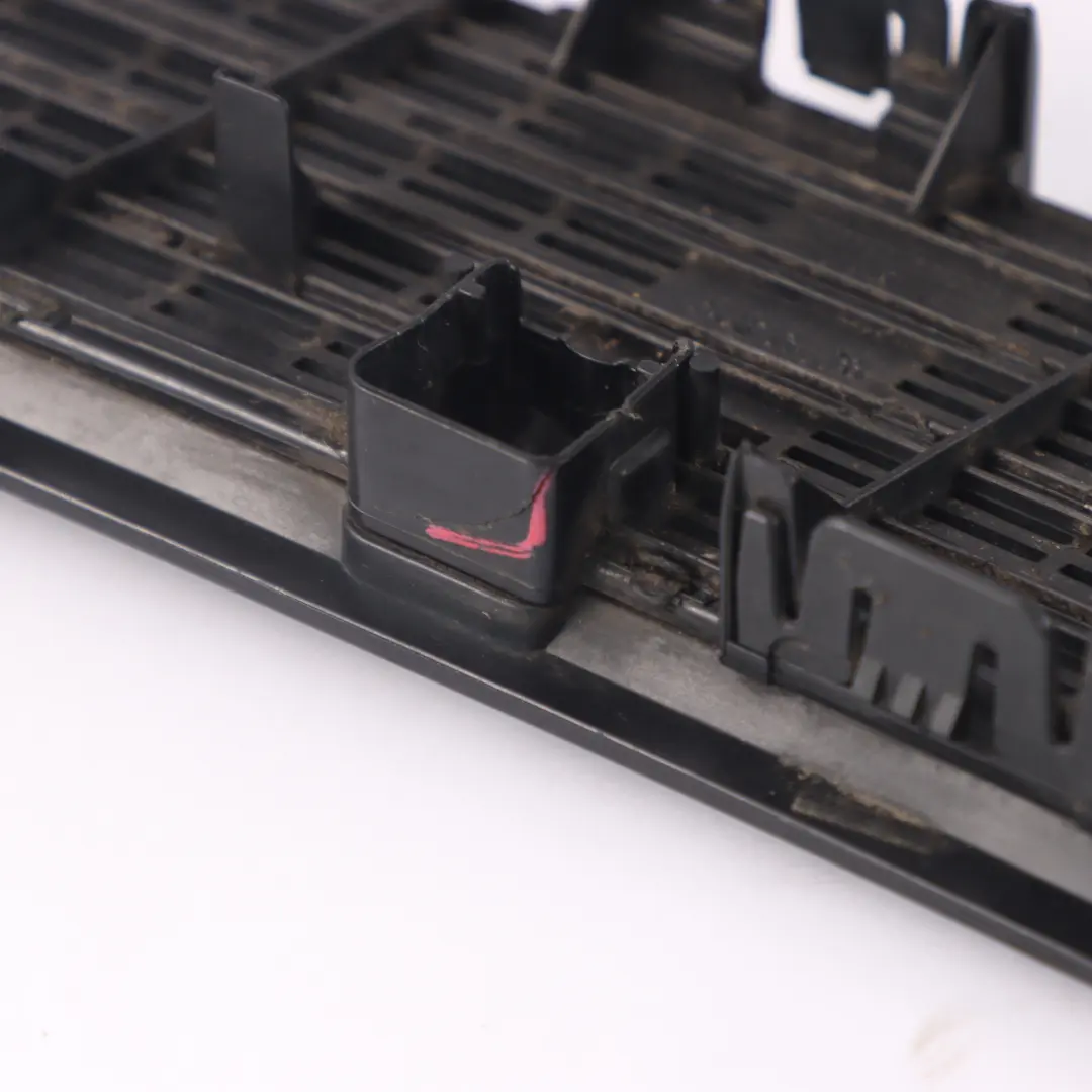 Pannello dell'aria cofano Griglia lavaggio getti nero per Mercedes W211 con numero di parte A2118800005 Mercedes W211 Pannello dell'aria cofano Griglia lavaggio getti nero - SKU A2118800005-OB - Numero di parte A2118800005