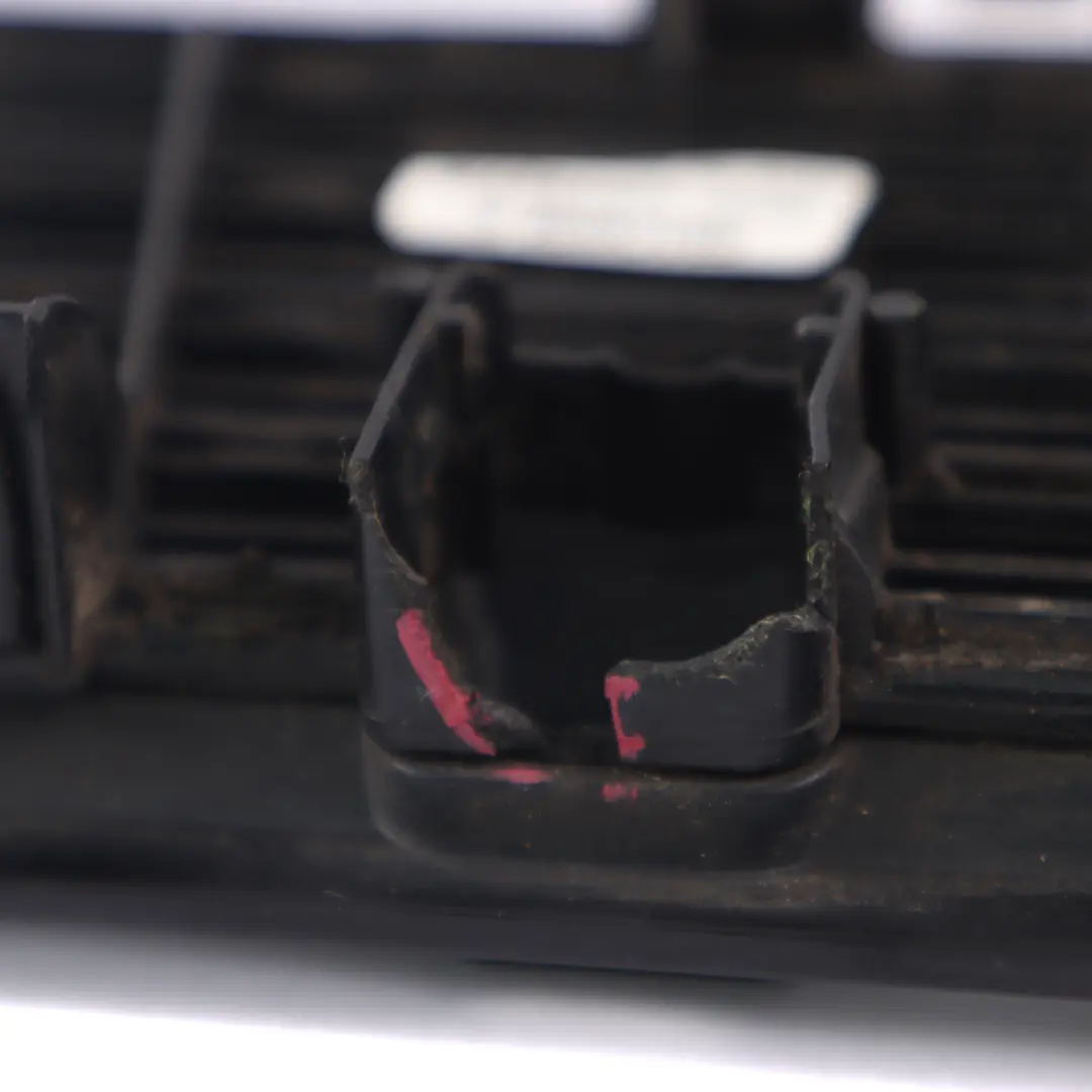 Pannello dell'aria cofano Griglia lavaggio getti nero per Mercedes W211 con numero di parte A2118800005 Mercedes W211 Pannello dell'aria cofano Griglia lavaggio getti nero - SKU A2118800005-OB - Numero di parte A2118800005