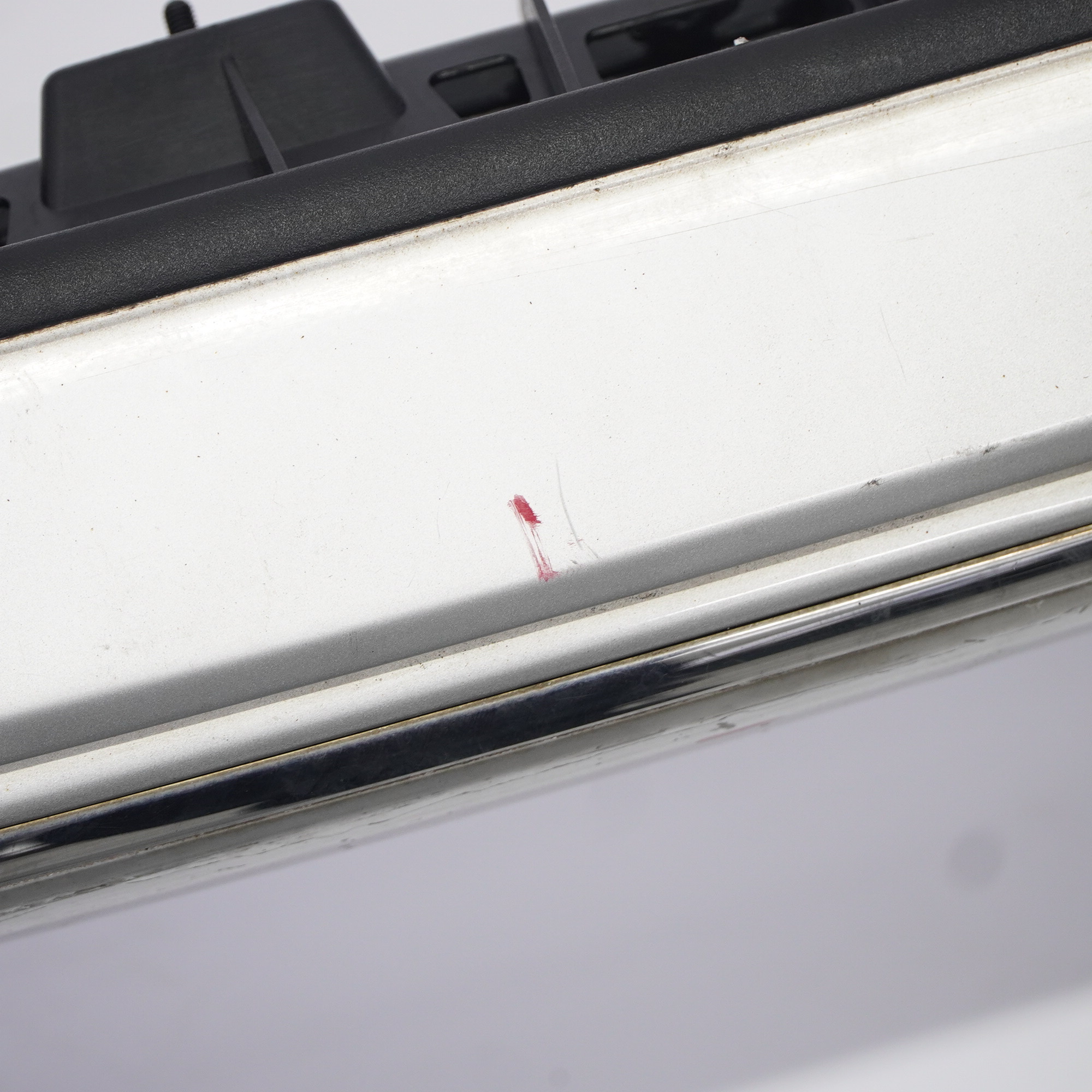 ベンツE500[W211前期]リアバンパー 744銀 A2118800883 ベンツE320[W211前期]リアバンパー 744銀 A2118800883 セダン