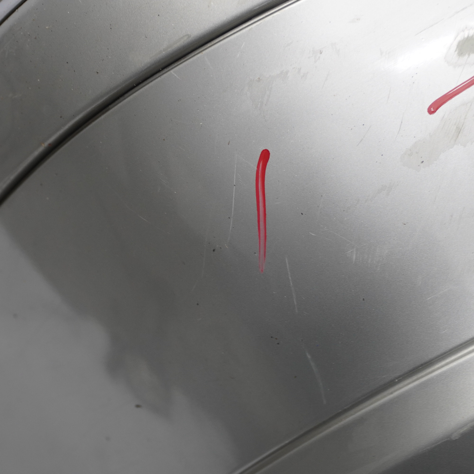 ベンツE500[W211前期]リアバンパー 744銀 A2118800883 ベンツE320[W211前期]リアバンパー 744銀 A2118800883 セダン