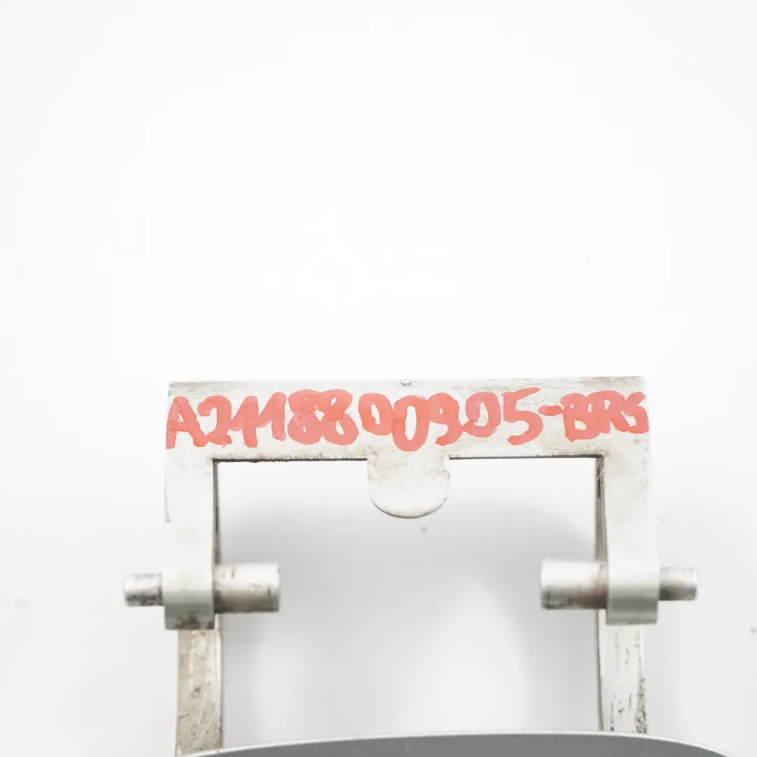 Osłona Spryskiwacza Lampy Lewy Przód Brilliant Silver - 744 do Mercedes W211 o numerze A2118800905 Mercedes W211 Osłona Spryskiwacza Lampy Lewy Przód Brilliant Silver - 744 - SKU A2118800905-BRS - Numer Części A2118800905