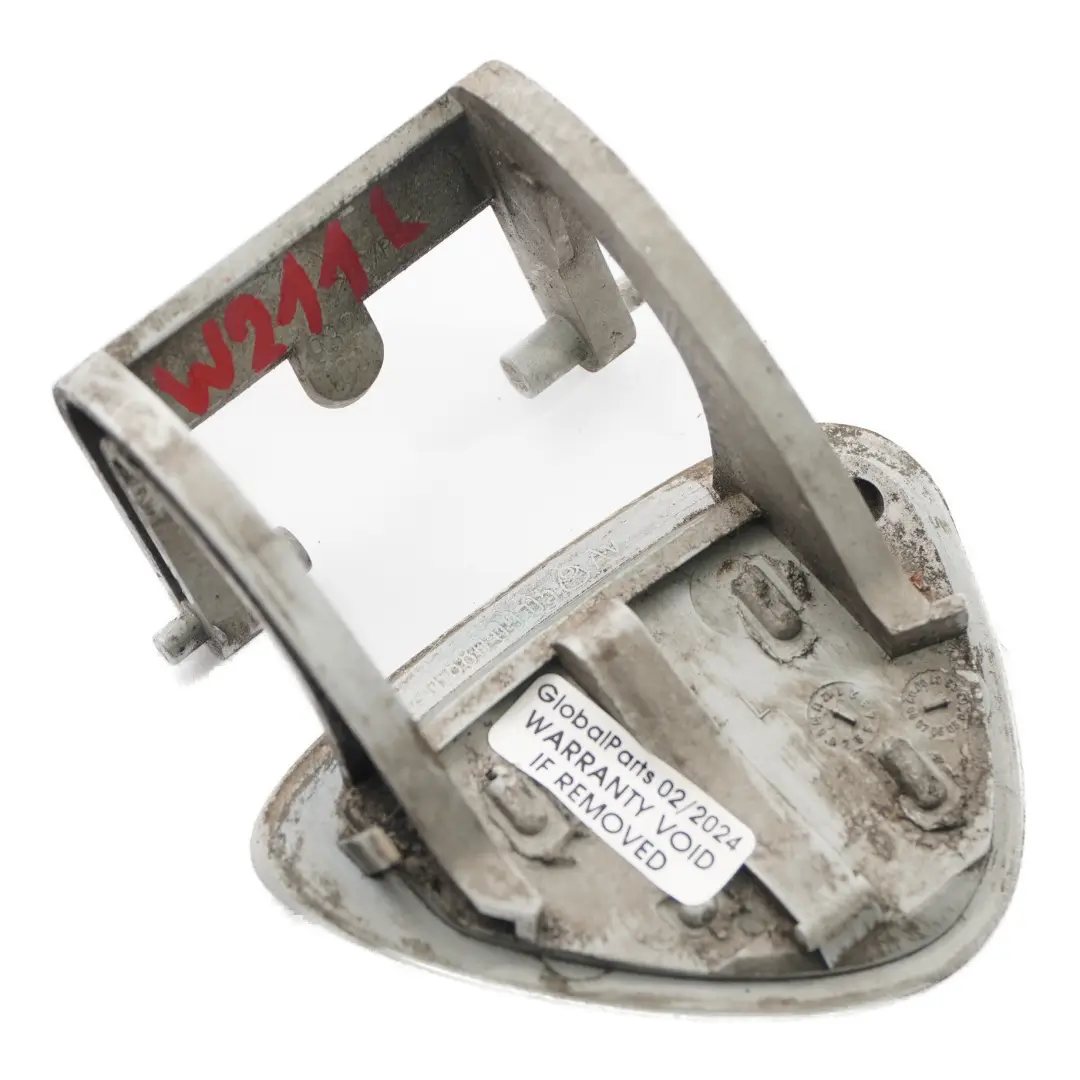 Osłona Spryskiwacza Lampy Lewy Przód Brilliant Silver - 744 do Mercedes W211 o numerze A2118800905 Mercedes W211 Osłona Spryskiwacza Lampy Lewy Przód Brilliant Silver - 744 - SKU A2118800905-BRS - Numer Części A2118800905