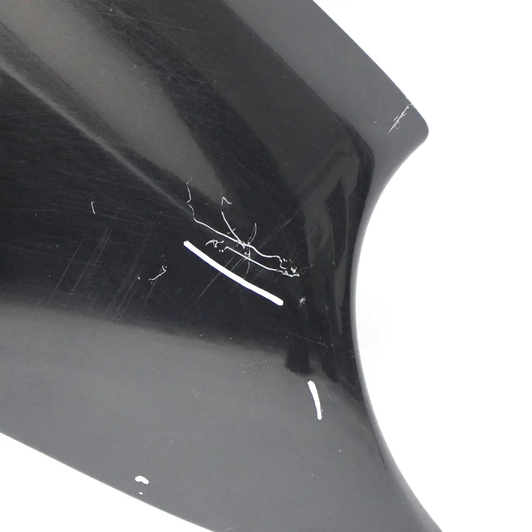 Seitenverkleidung vorne rechts Kotflügel Obsidian Schwarz - 197 für Mercedes W211 mit Teilenummer A2118801418 Mercedes W211 Seitenverkleidung vorne rechts Kotflügel Obsidian Schwarz - 197 - SKU A2118801418-OB1 - Teilenummer A2118801418