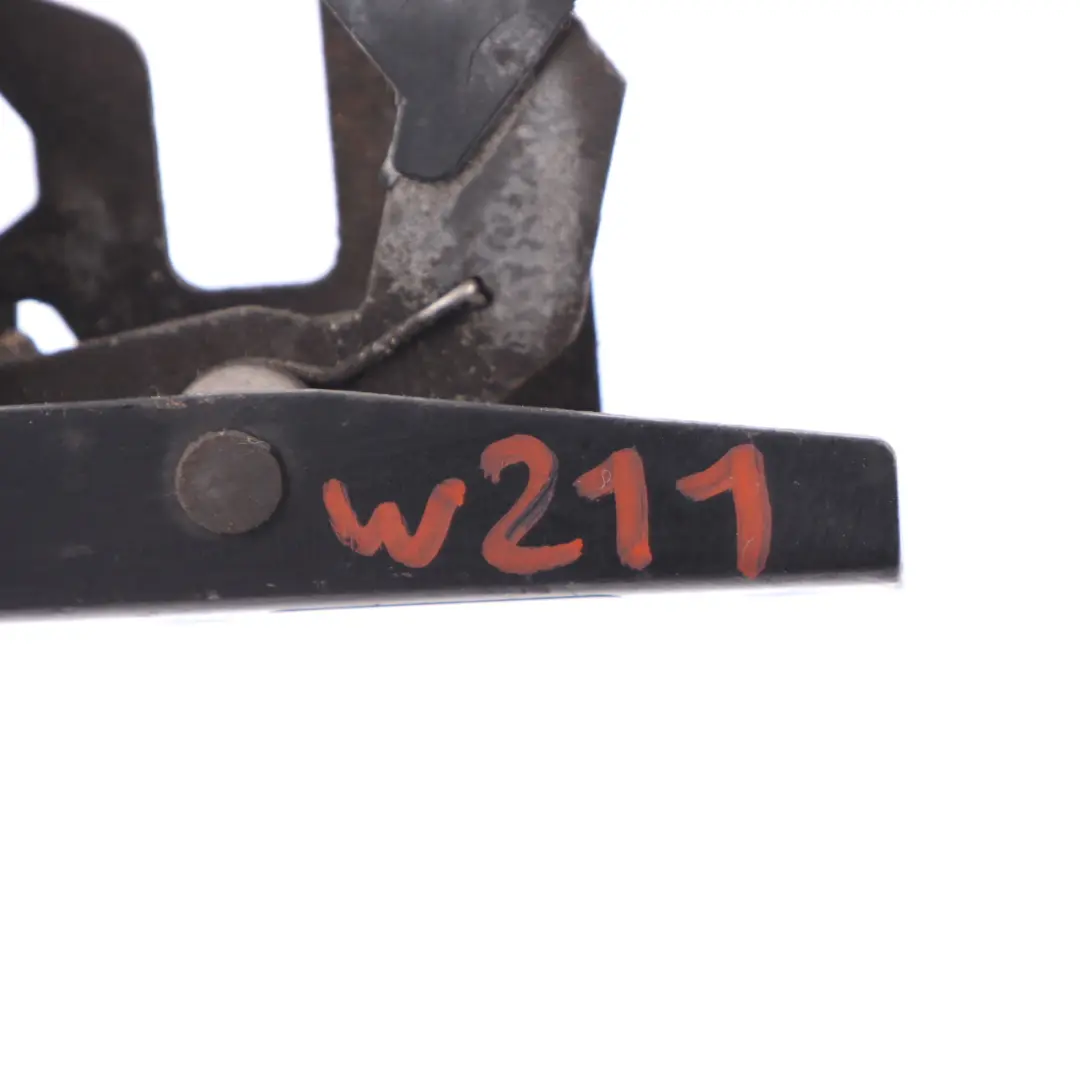 Mercedes-Benz W211 Capot Ferme Chateau pour à propos du numéro de pièce A2118870027 Mercedes-Benz W211 Capot Ferme Chateau - SKU A2118870027 - Numéro de pièce A2118870027