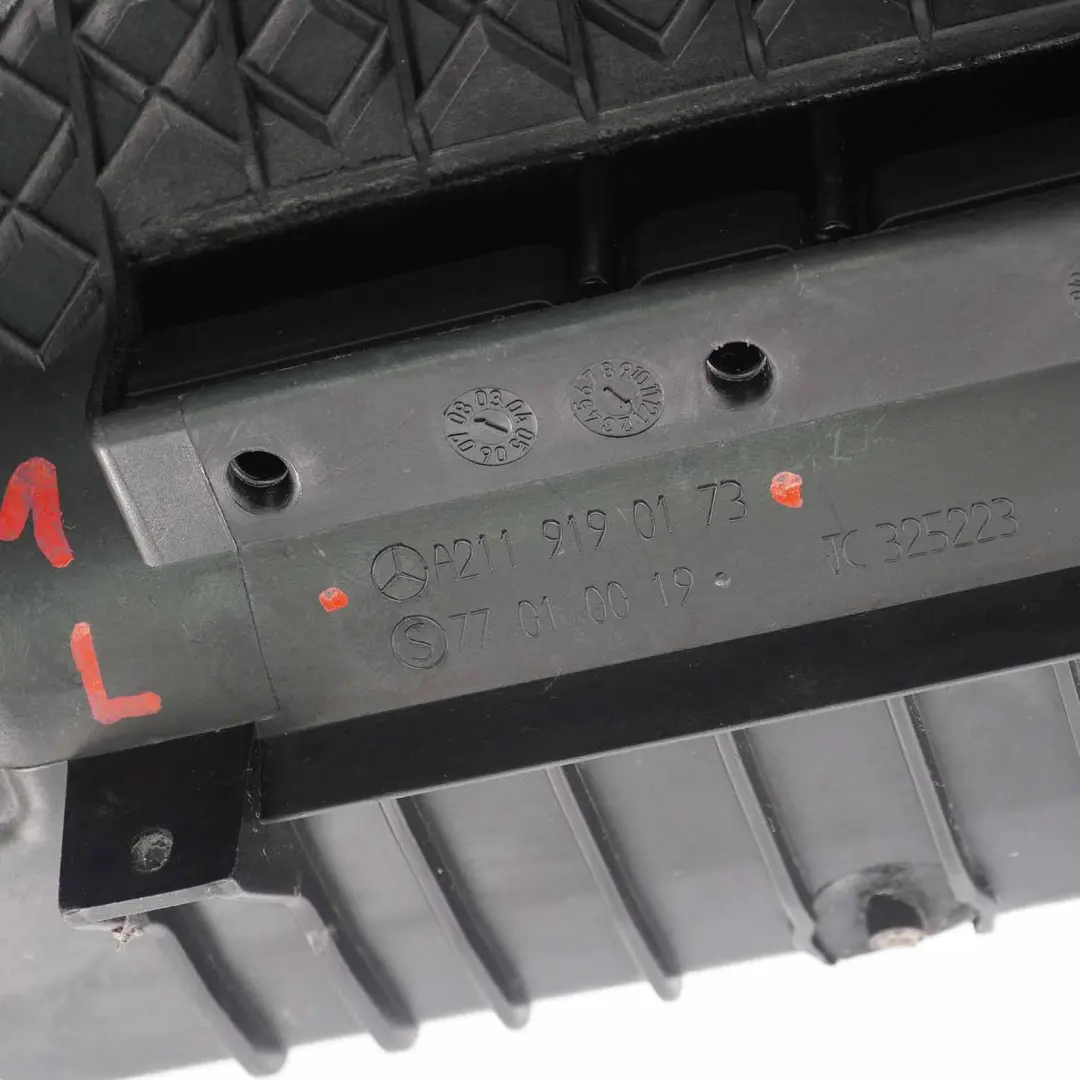 Scatola Portaoggetti Sedili Mercedes W211 CLS W219 Scomparto Anteriore Sinistro per con numero di parte A2119190173 Scatola Portaoggetti Sedili Mercedes W211 CLS W219 Scomparto Anteriore Sinistro - SKU A2119190173 - Numero di parte A2119190173