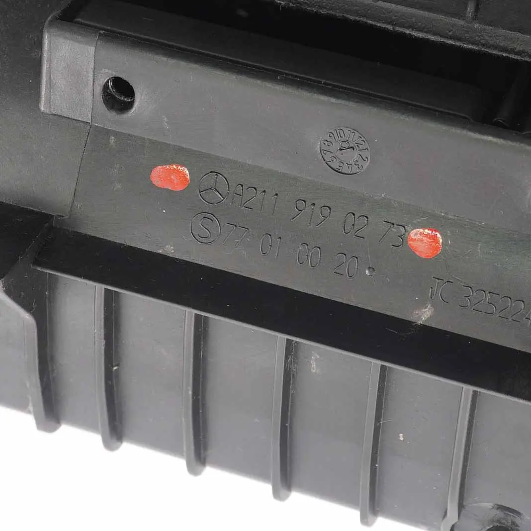 Scatola portaoggetti sedili Mercedes W211 CLS W219 anteriore destro per con numero di parte A2119190273 Scatola portaoggetti sedili Mercedes W211 CLS W219 anteriore destro - SKU A2119190273 - Numero di parte A2119190273