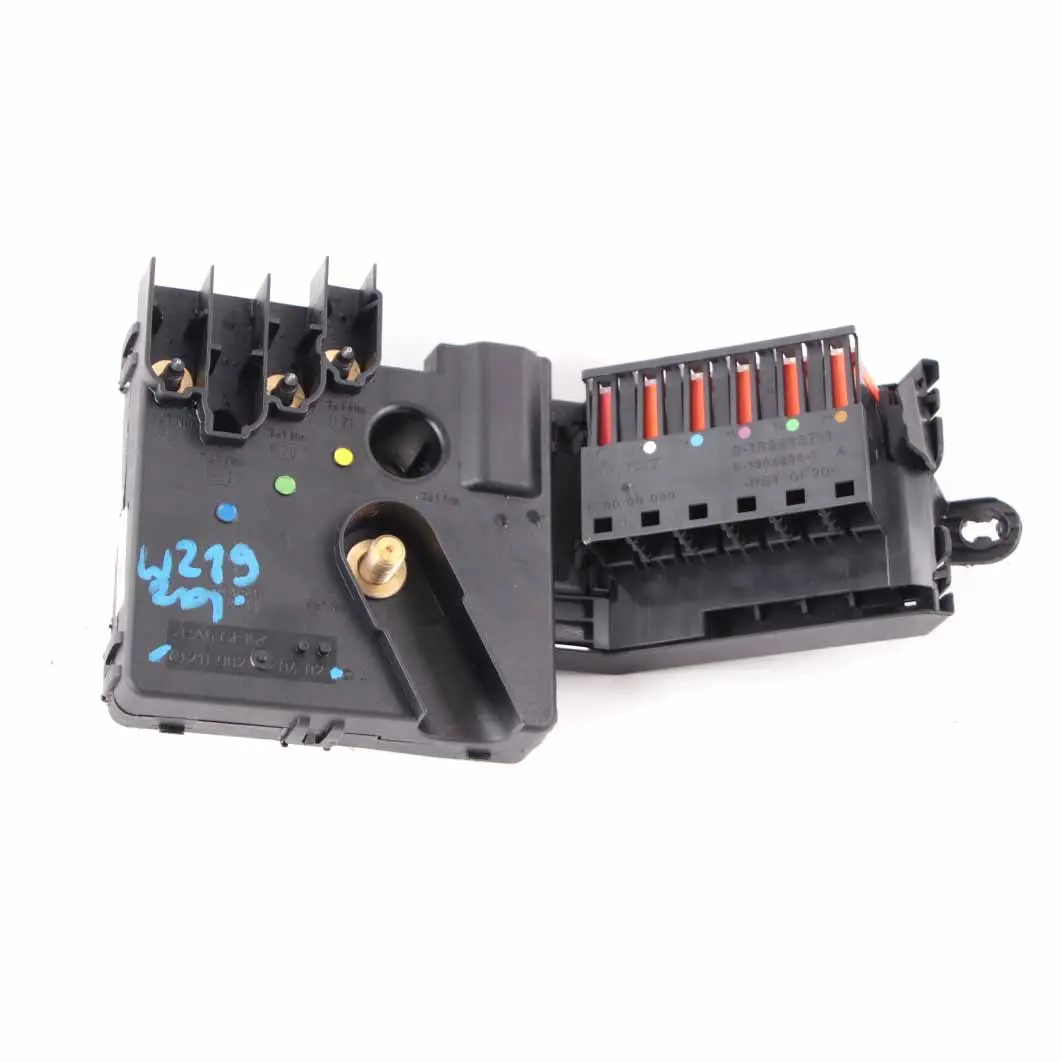 W219 Batteria Scatola Fusibili Unità d Controllo Modulo per Mercedes CLS con numero di parte A2119820402 Mercedes CLS W219 Batteria Scatola Fusibili Unità d Controllo Modulo - SKU A2119820402 - Numero di parte A2119820402