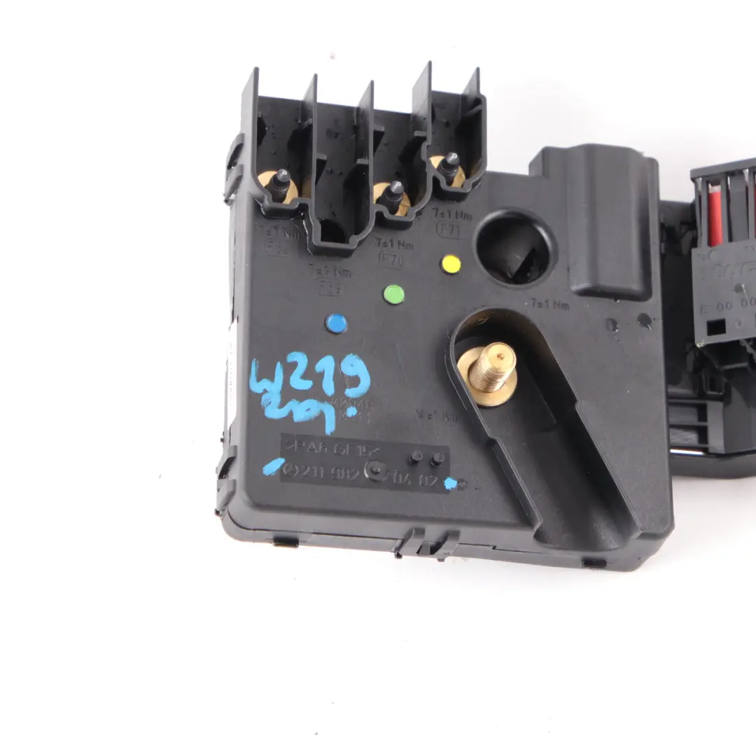 W219 Batterie Boîte à fusibles Unité de contrôle Module pour Mercedes CLS à propos du numéro de pièce A2119820402 Mercedes CLS W219 Batterie Boîte à fusibles Unité de contrôle Module - SKU A2119820402 - Numéro de pièce A2119820402