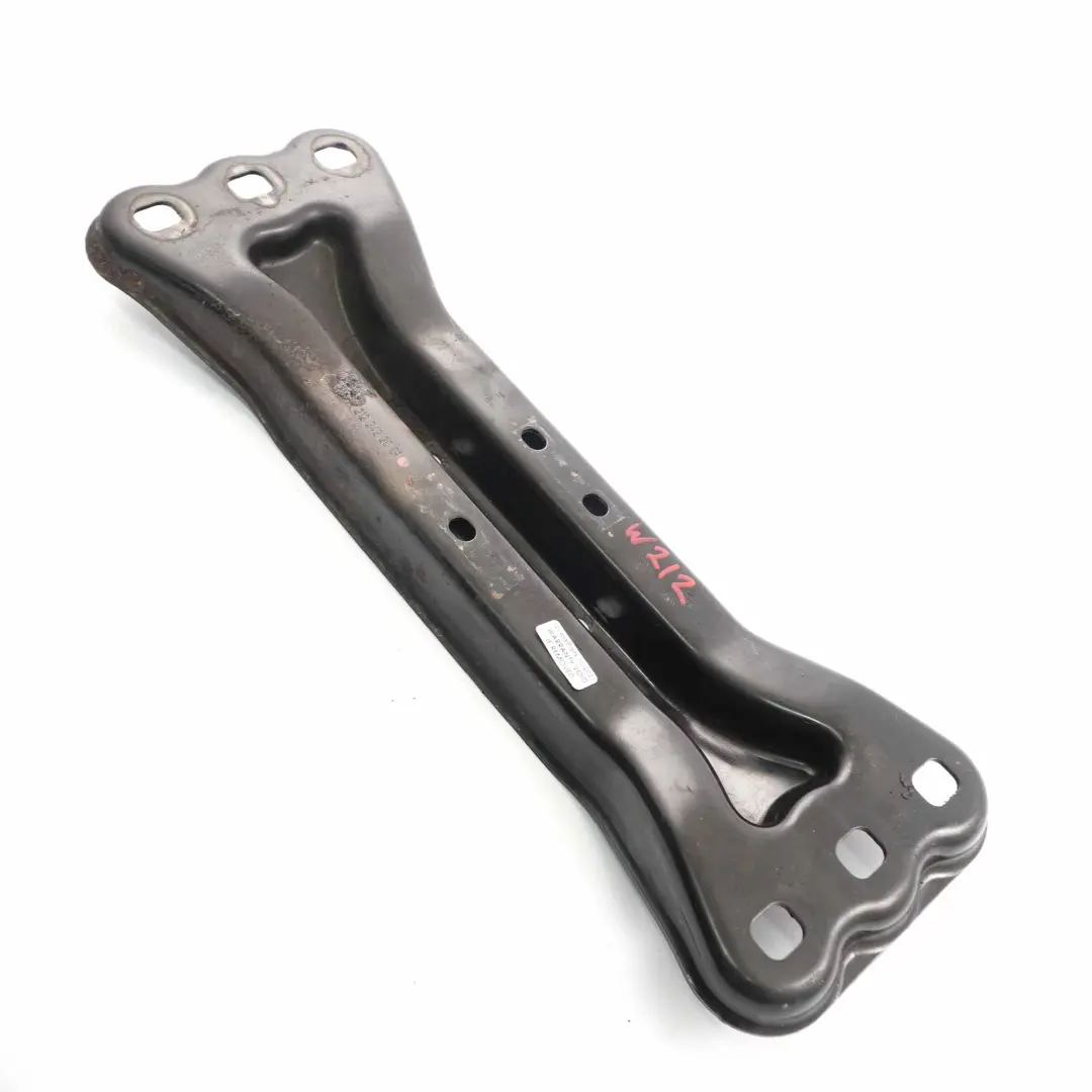 Łapa Mocowanie Skrzyni Automat do Mercedes W212 o numerze A2122422001 Mercedes W212 Łapa Mocowanie Skrzyni Automat - SKU A2122422001 - Numer Części A2122422001