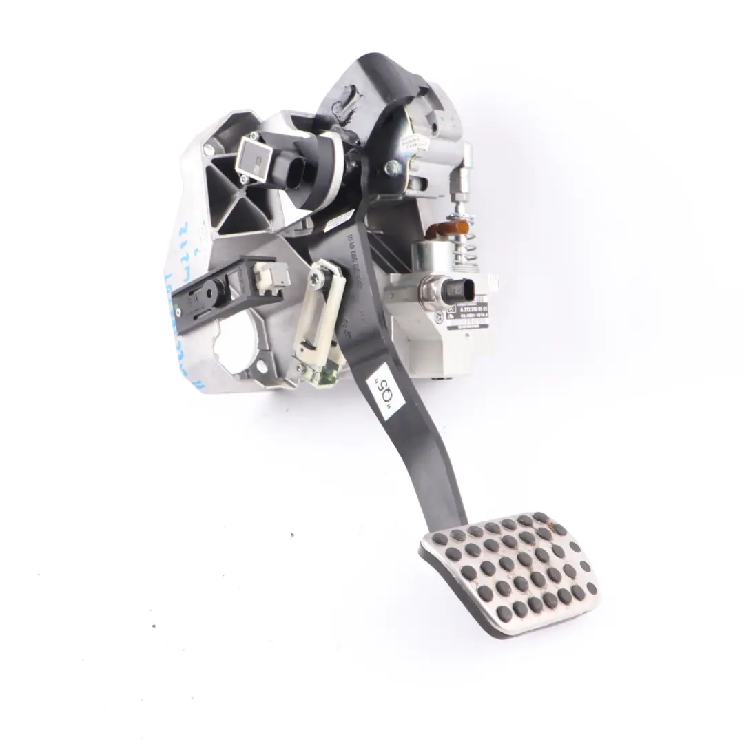 Brake Pedal Assembly Automatic Transmission to Mercedes W212 with Part number A2122900501 Mercedes W212 Brake Pedal Assembly Automatic Transmission - SKU A2122900501 - Part number A2122900501