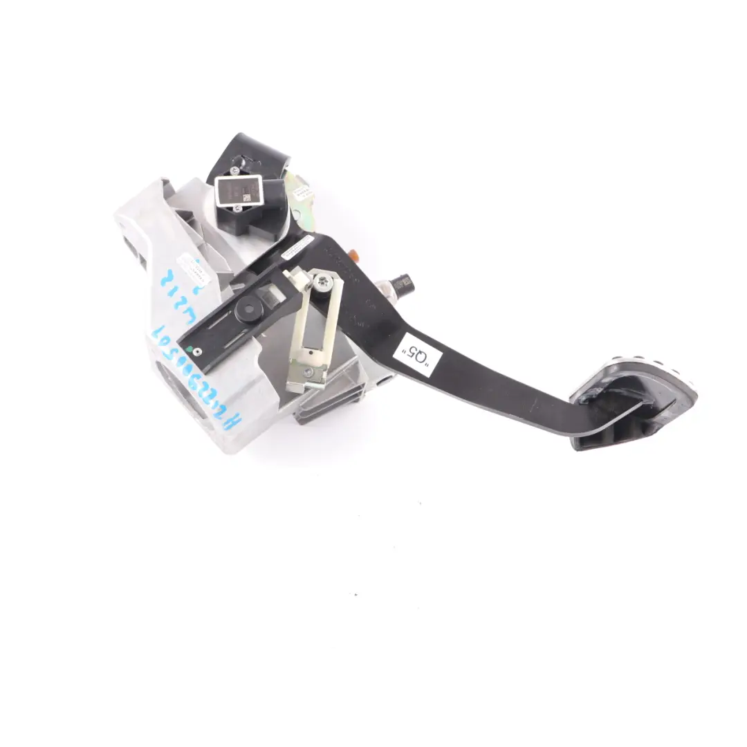 Brake Pedal Assembly Automatic Transmission to Mercedes W212 with Part number A2122900501 Mercedes W212 Brake Pedal Assembly Automatic Transmission - SKU A2122900501 - Part number A2122900501