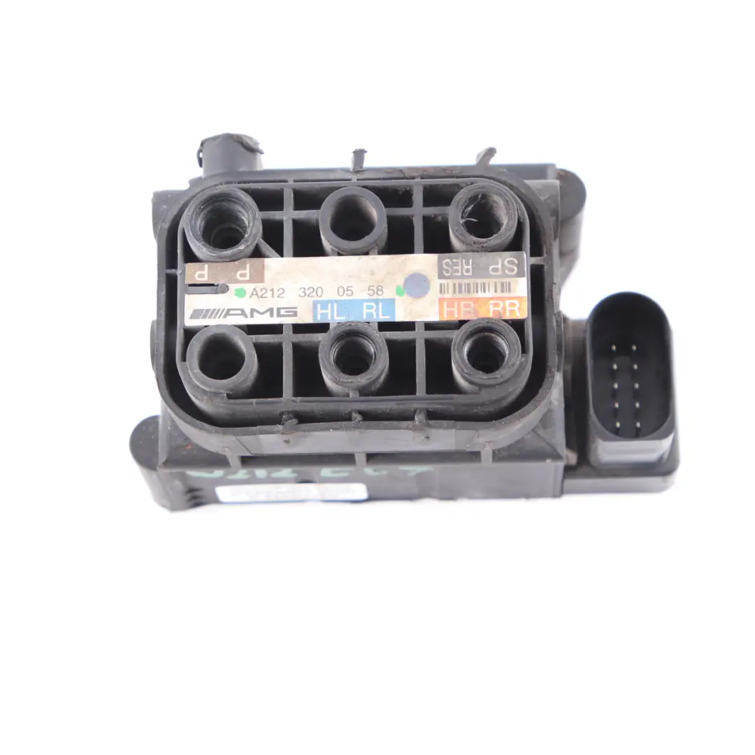 Mercedes W212 Bloque Válvulas AMG Módulo Control Suspensión Aire - SKU A2123200558 - Número de pieza A2123200558