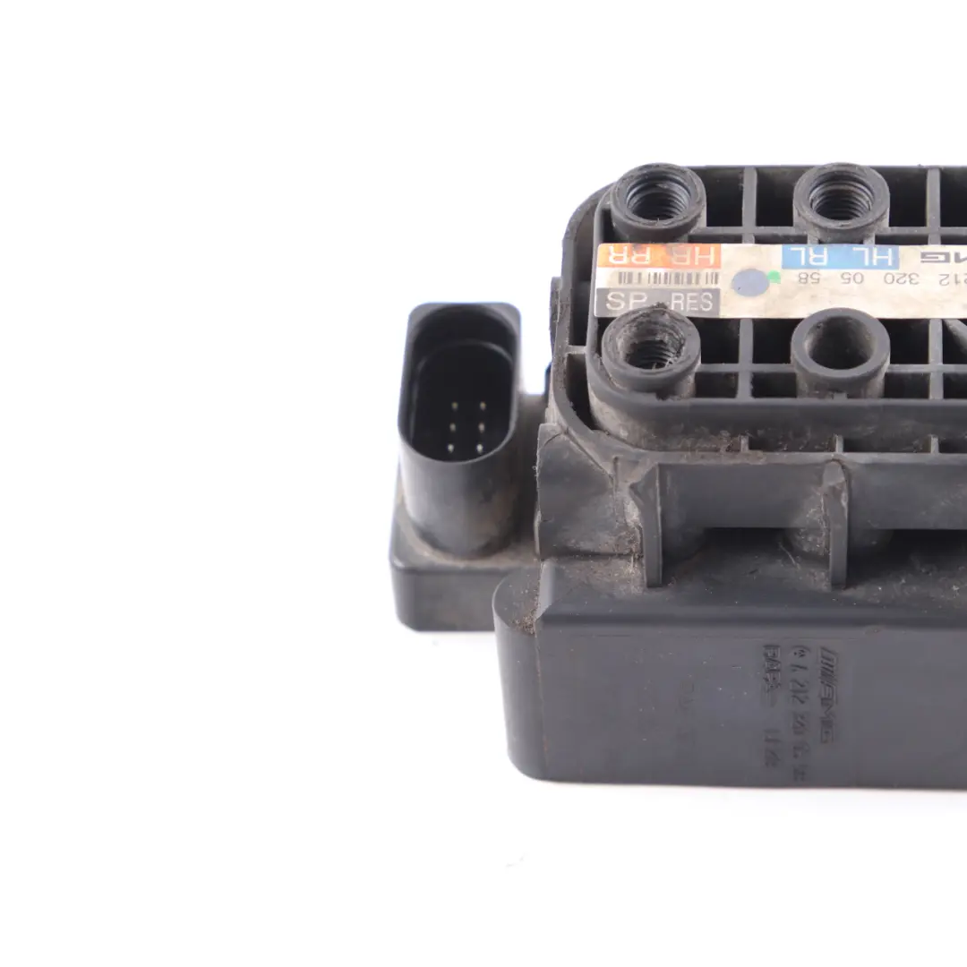 Mercedes W212 Bloque Válvulas AMG Módulo Control Suspensión Aire - SKU A2123200558 - Número de pieza A2123200558
