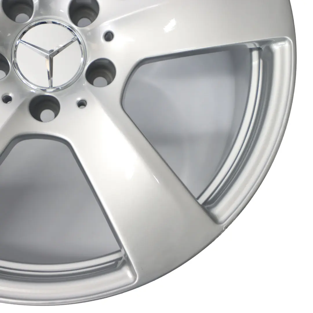 Mercedes W212 Eje trasero de Plata Llanta de Aleacion 18 "ET: 54 9J - SKU A2124011402-1 - Número de pieza A2124011402