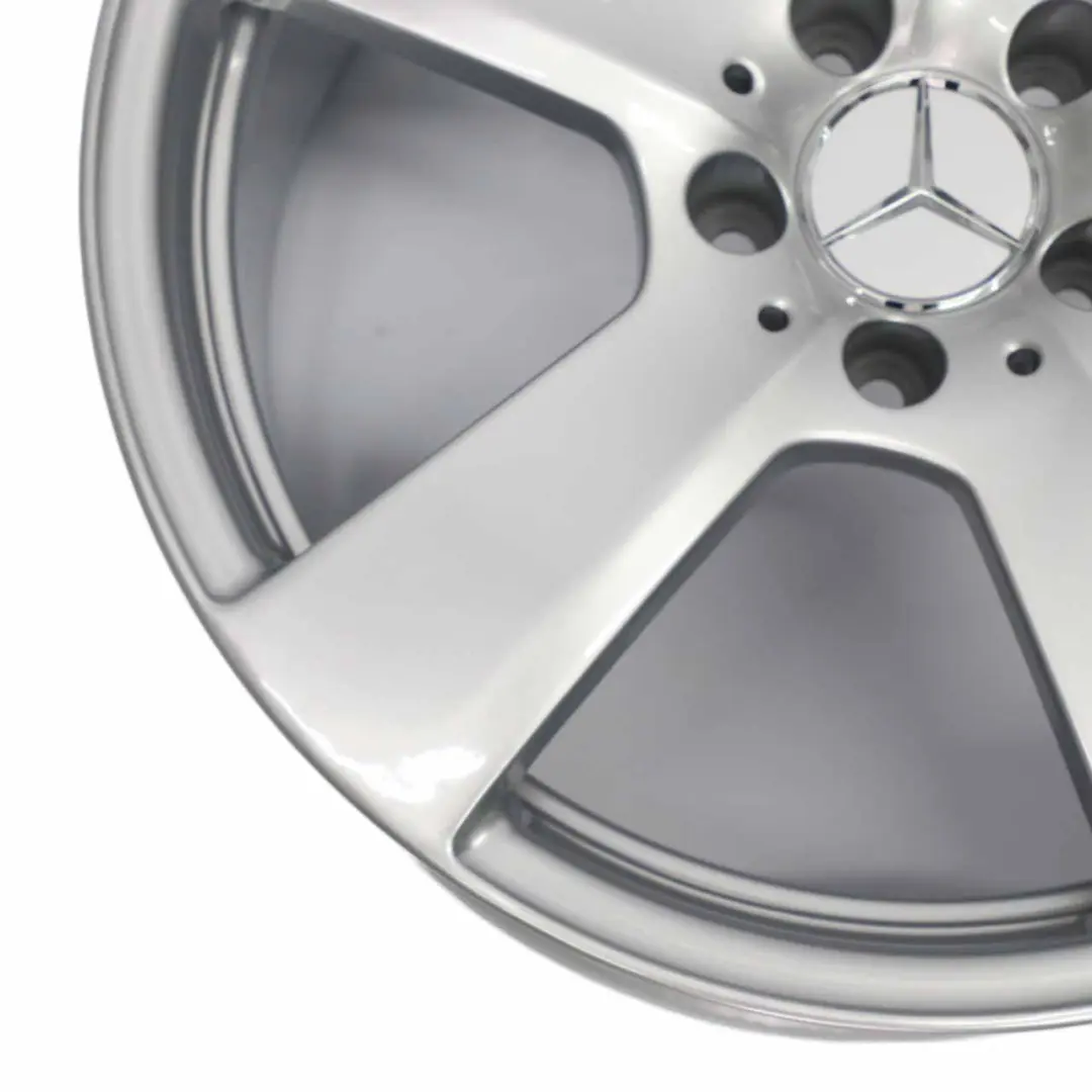 Eje trasero de Plata Llanta de Aleacion 18 "ET: 54 9J para Mercedes W212 con número de pieza A2124011402 Mercedes W212 Eje trasero de Plata Llanta de Aleacion 18 "ET: 54 9J - SKU A2124011402 - Número de pieza A2124011402