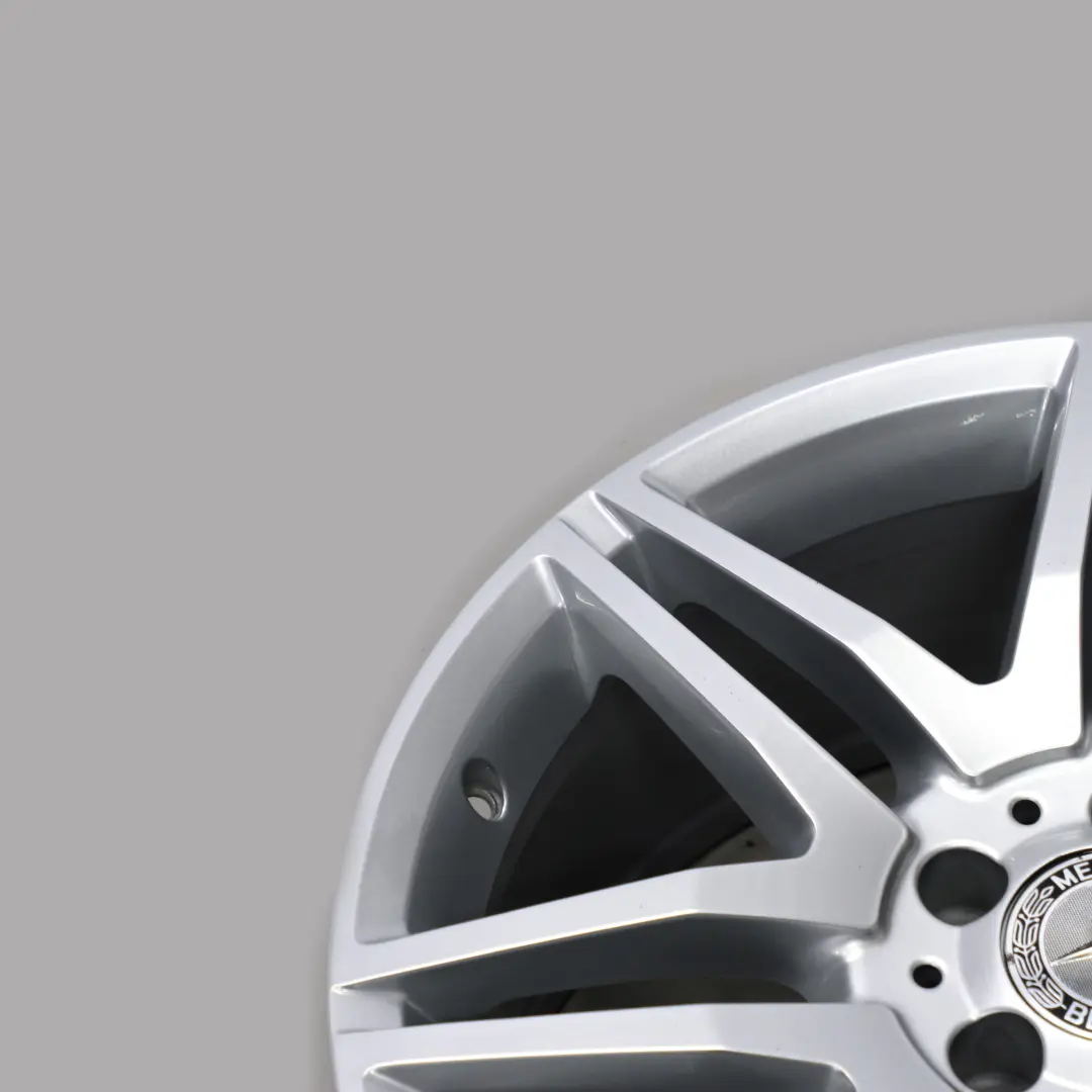 Mercedes-Benz W207 C207 Alliage AluMinium Jante 19" AMG Rayons pour à propos du numéro de pièce A2124011900 Mercedes-Benz W207 C207 Alliage AluMinium Jante 19" AMG Rayons - SKU A2124011900 - Numéro de pièce A2124011900