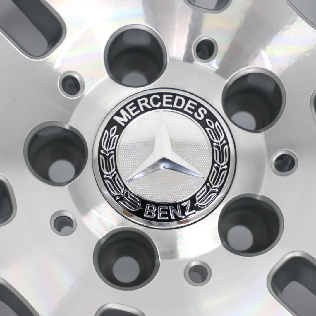 Asse Posteriore Argento Cerchio In Lega 18" Et:54 9J per Mercedes W212 con numero di parte A2124012402 Mercedes W212 Asse Posteriore Argento Cerchio In Lega 18" Et:54 9J - SKU A2124012402 - Numero di parte A2124012402