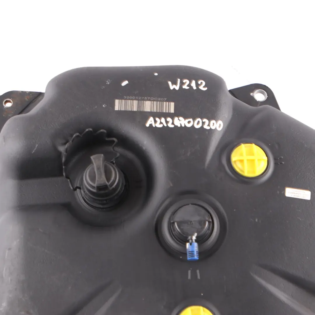 Additiv Tank Mercedes W207 W212 Bluetec Adblue Diesel Tank für mit Teilenummer A2124700200 Additiv Tank Mercedes W207 W212 Bluetec Adblue Diesel Tank - SKU A2124700200 - Teilenummer A2124700200