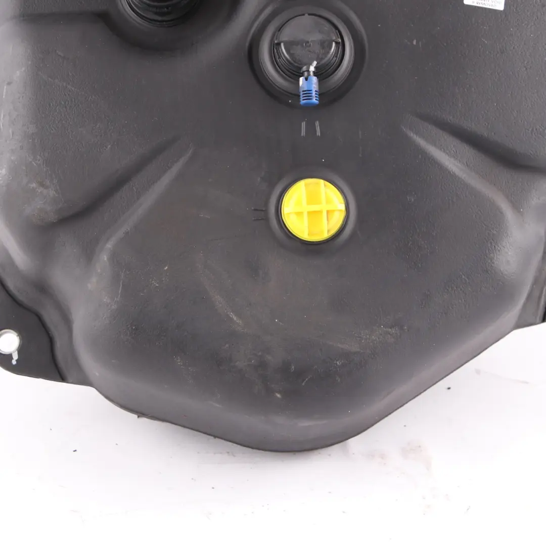 W207 W212 Zbiornik AdBlue do Mercedes o numerze A2124700200 Mercedes W207 W212 Zbiornik AdBlue - SKU A2124700200 - Numer Części A2124700200