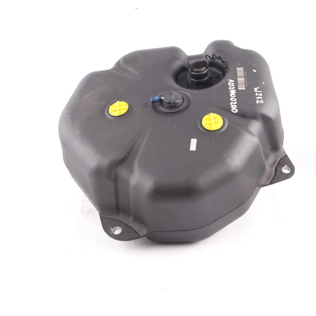 Depósito Aditivo Mercedes W207 W212 Bluetec Adblue Depósito Diésel para con número de pieza A2124700200 Depósito Aditivo Mercedes W207 W212 Bluetec Adblue Depósito Diésel - SKU A2124700200 - Número de pieza A2124700200