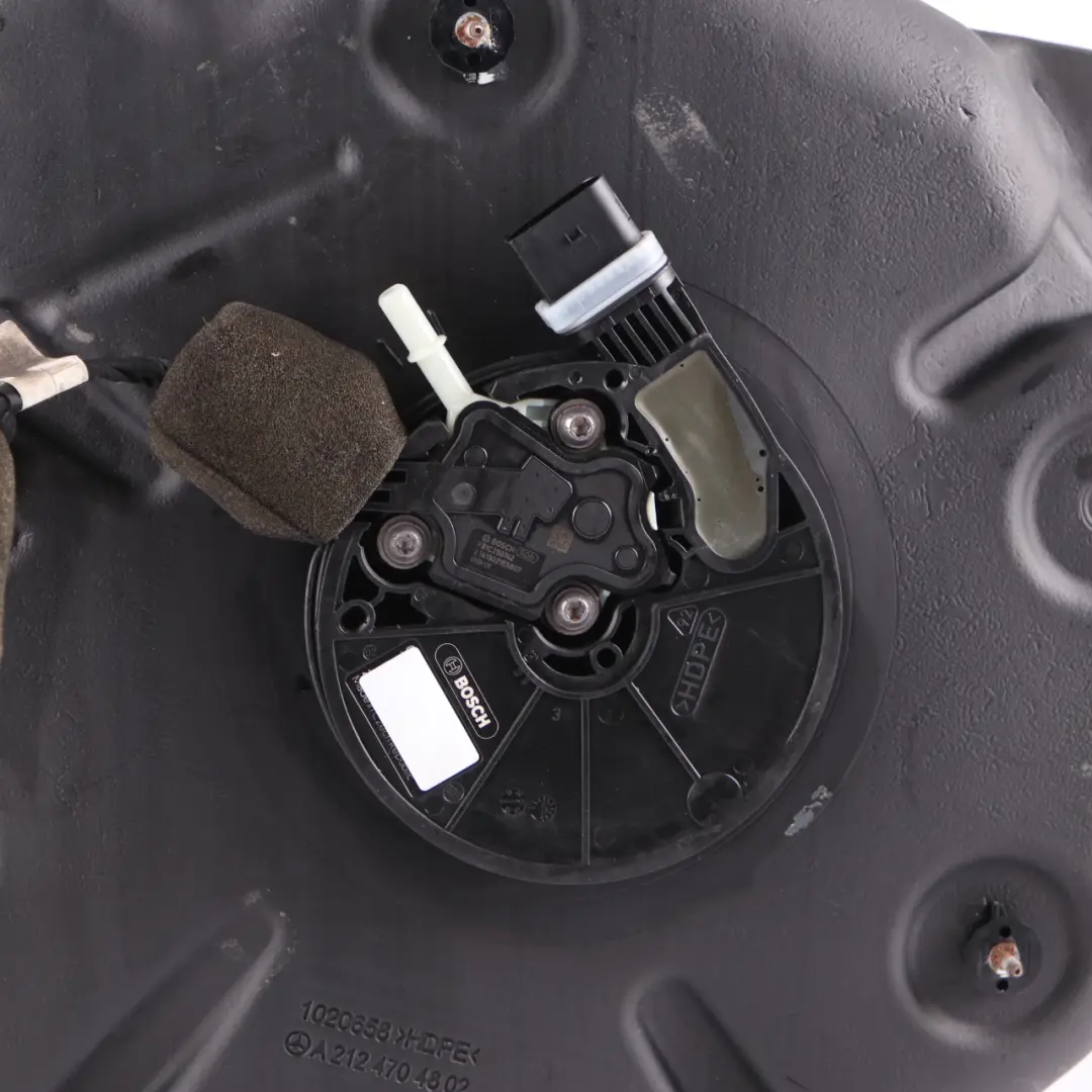 Additiv Tank Mercedes W207 W212 Bluetec Adblue Diesel Tank für mit Teilenummer A2124700200 Additiv Tank Mercedes W207 W212 Bluetec Adblue Diesel Tank - SKU A2124700200 - Teilenummer A2124700200