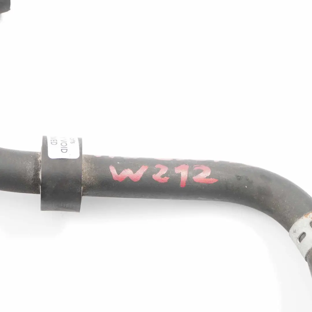 Mercedes W212 Tanque de Expansión Manguera OM651 Agua Tubería - SKU A2125013625 - Número de pieza A2125013625