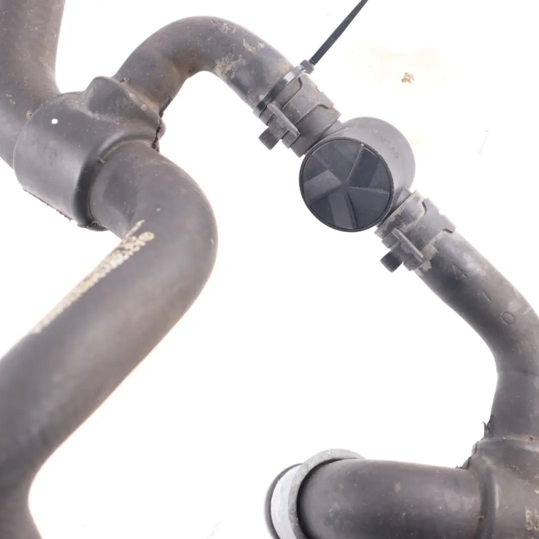 Tubo OM651 Vaso Espansione Linea Radiatore per Mercedes W212 con numero di parte A2125019482 Mercedes W212 Tubo OM651 Vaso Espansione Linea Radiatore - SKU A2125019482 - Numero di parte A2125019482