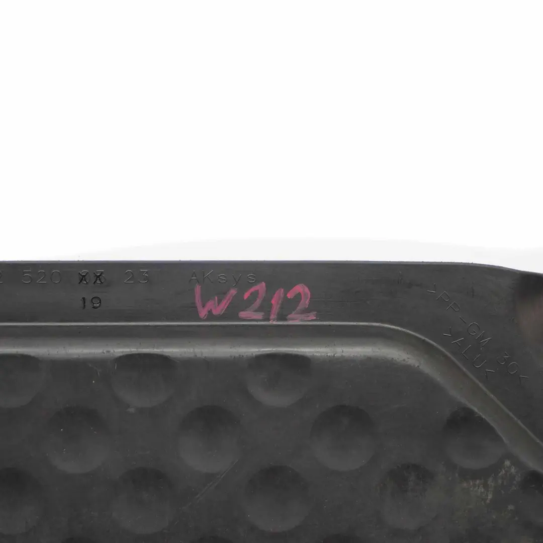 Mercedes W212 Panneau Couvre Plancher Protection Arriere A2125201323 - SKU A2125201923 - Numéro de pièce A2125201923