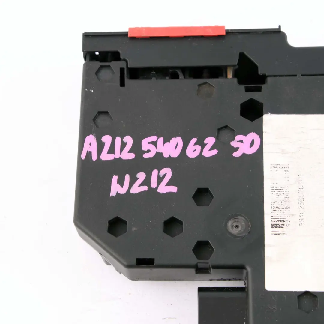 Mercedes-Benz W212 SAM Fuse Prefusible Boite a Fusibles Relais Controle Unite pour à propos du numéro de pièce A2125406250 Mercedes-Benz W212 SAM Fuse Prefusible Boite a Fusibles Relais Controle Unite - SKU A2125406250 - Numéro de pièce A2125406250